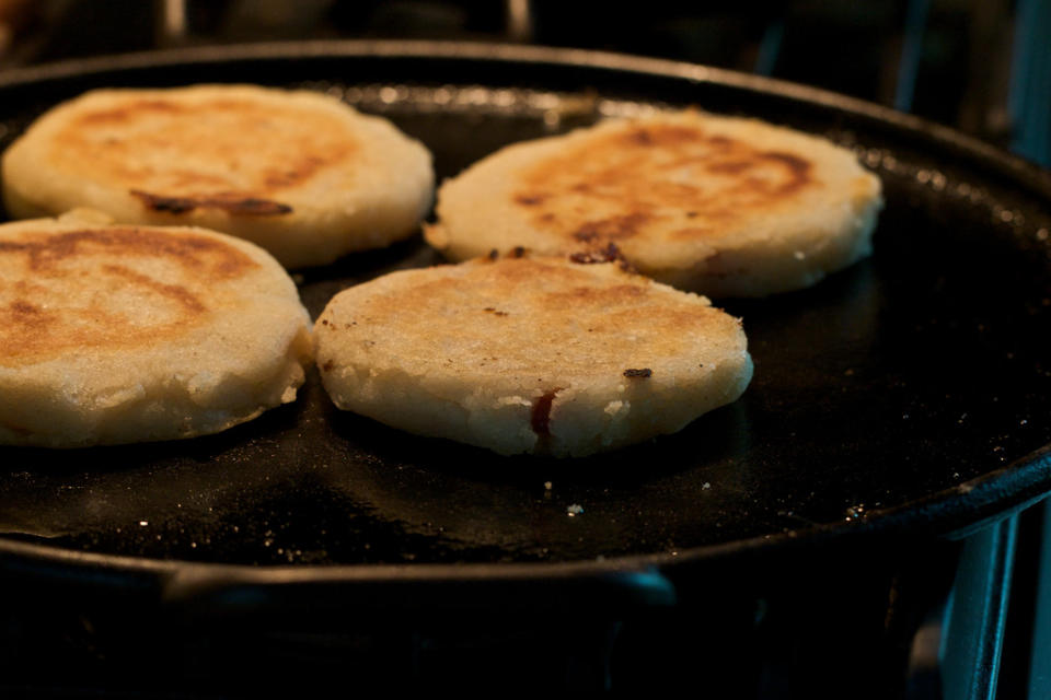 FOOD: Arepas de queso