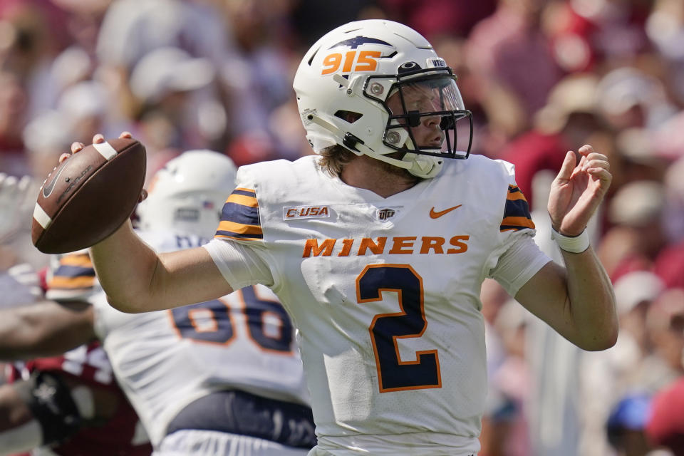 UTEP quarterback Gavin Hardison (2) passes in the first half of an NCAA college football game against Oklahoma, Saturday, Sept. 3, 2022, in Norman, Okla. (AP Photo/Sue Ogrocki)