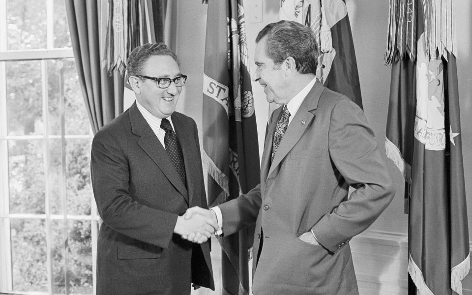 Henry Kissinger with Richard Nixon (right)