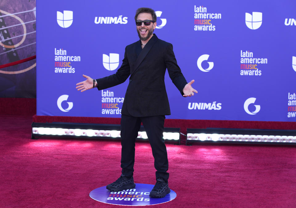 Noel Schajris llega a los Latin American Music Awards el jueves 20 de abril de 2023 en la arena MGM Grand Garden en Las Vegas. (Foto AP/John Locher)