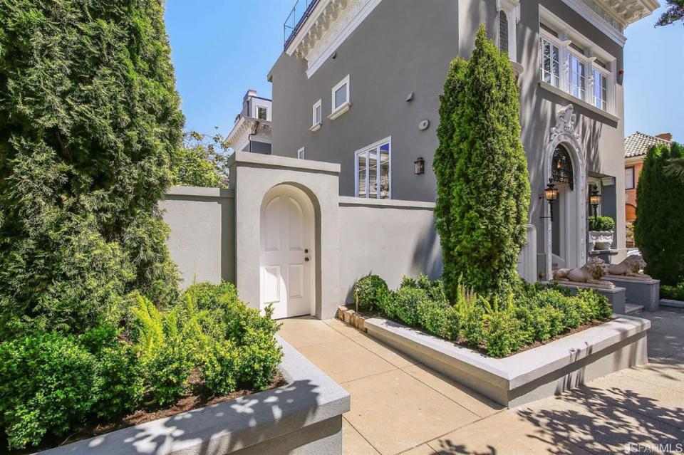 <div class="inline-image__caption"><p>This Pacific Heights home enjoys that most rare of SF amenities—four exterior walls that stand free and unattached to any adjacent dwellings. For the increased sun exposure and decreased neighborly racket, you’re welcome. </p></div> <div class="inline-image__credit">Trulia</div>