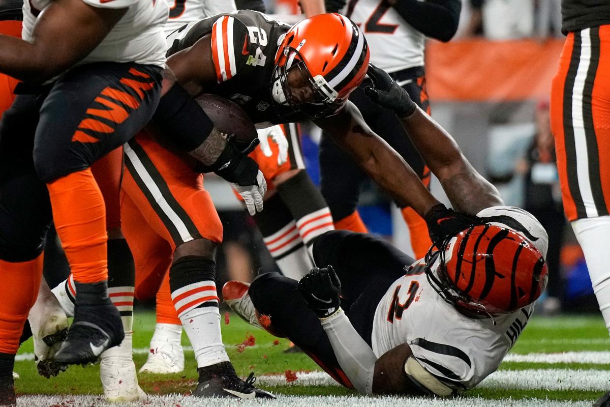 Browns alternate helmet, uniform combination appears to reignite beef with  rival Bengals