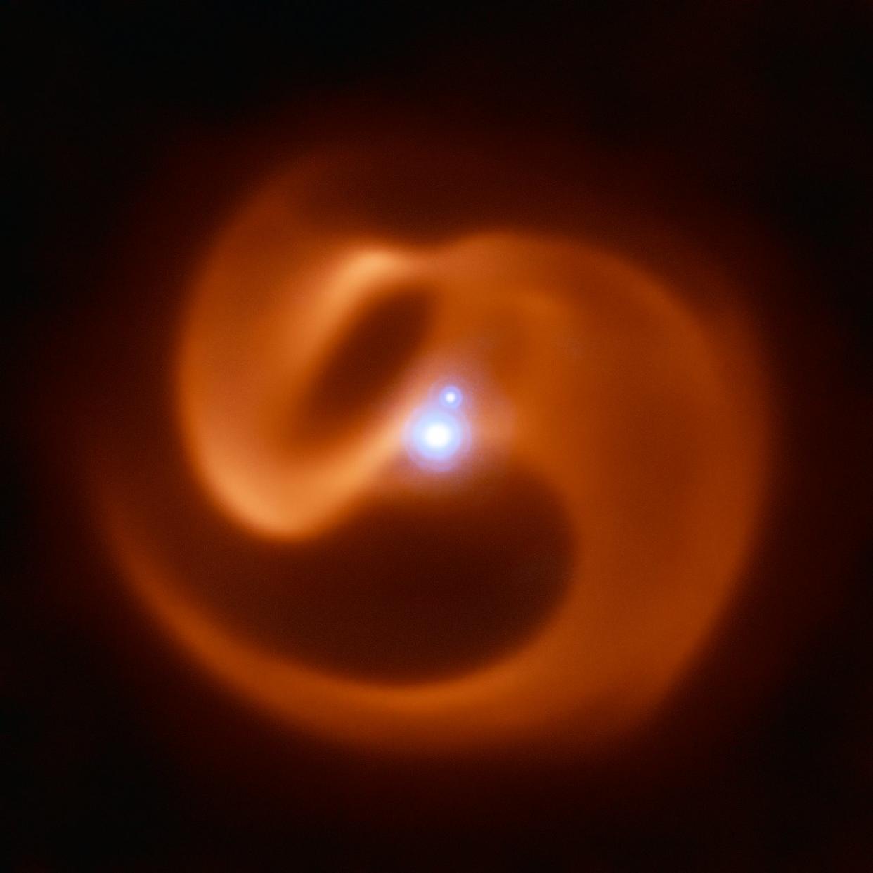 The VISIR instrument on ESO’s VLT captured this stunning image of a newly-discovered massive binary star system (ESO)