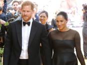 Er ist bereits vom Markt: Prinz Harry, der am 15. September seinen 35. Geburtstag feiert, ist nicht nur glücklich mit seiner Meghan verheiratet, sondern auch stolzer Vater. Die stille Hoffnung, einmal Prinzessin zu werden, müssen weibliche Royalfans dennoch nicht aufgeben. Denn diese Prinzen sind noch nicht verheiratet ...