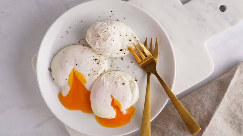 Poached eggs with forks