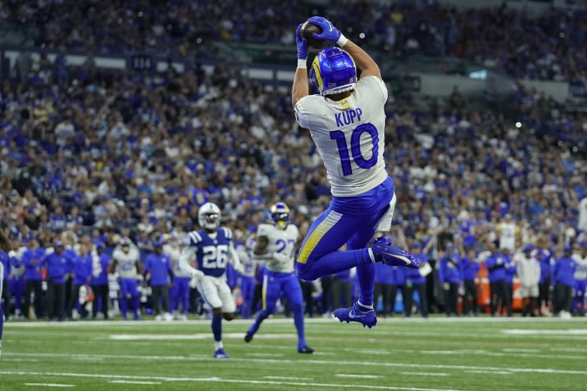 Los Angeles Rams' Cooper Kupp (10) makes a touchdown reception during the first half.