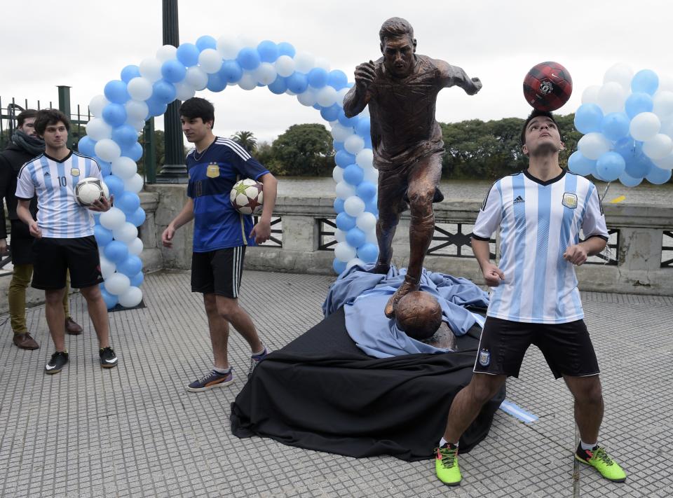 The Lionel Messi statue on the Paseo de la Gloria in Buenos Aires was unveiled in June 2016. (Getty)