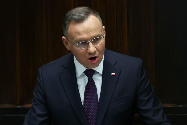 Polish president delays appointing new government, Poland