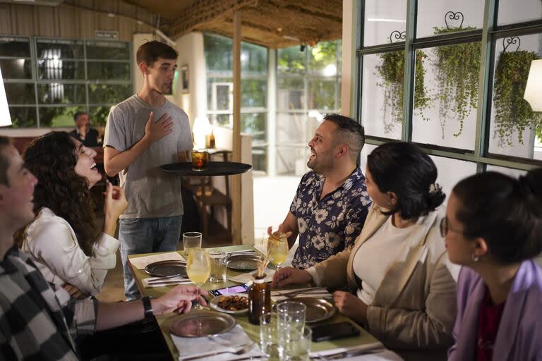 Una de las dos mesas, en el restaurante Ostende, que empezaron los encuentros en la Argentina