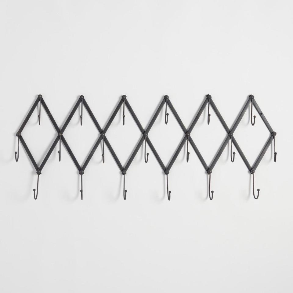 An Expandable Coat Rack