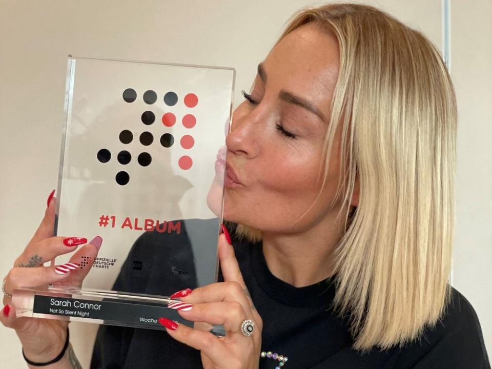 Sarah Connor freut sich über den "Nummer 1 Award" für ihr Album "Not So Silent Night". (Bild: Tricia Le Hanne)