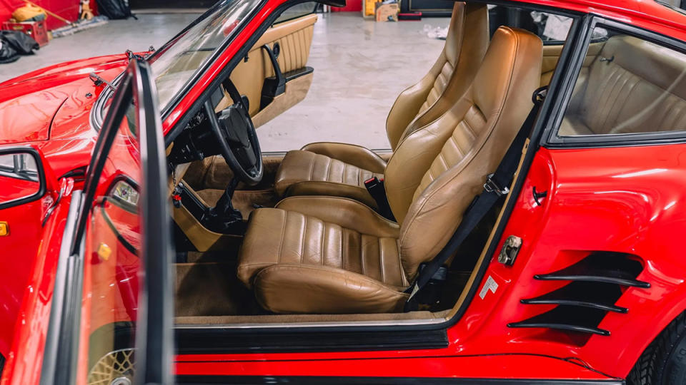 Inside the 1982 Porsche 911 Turbo Slantnose