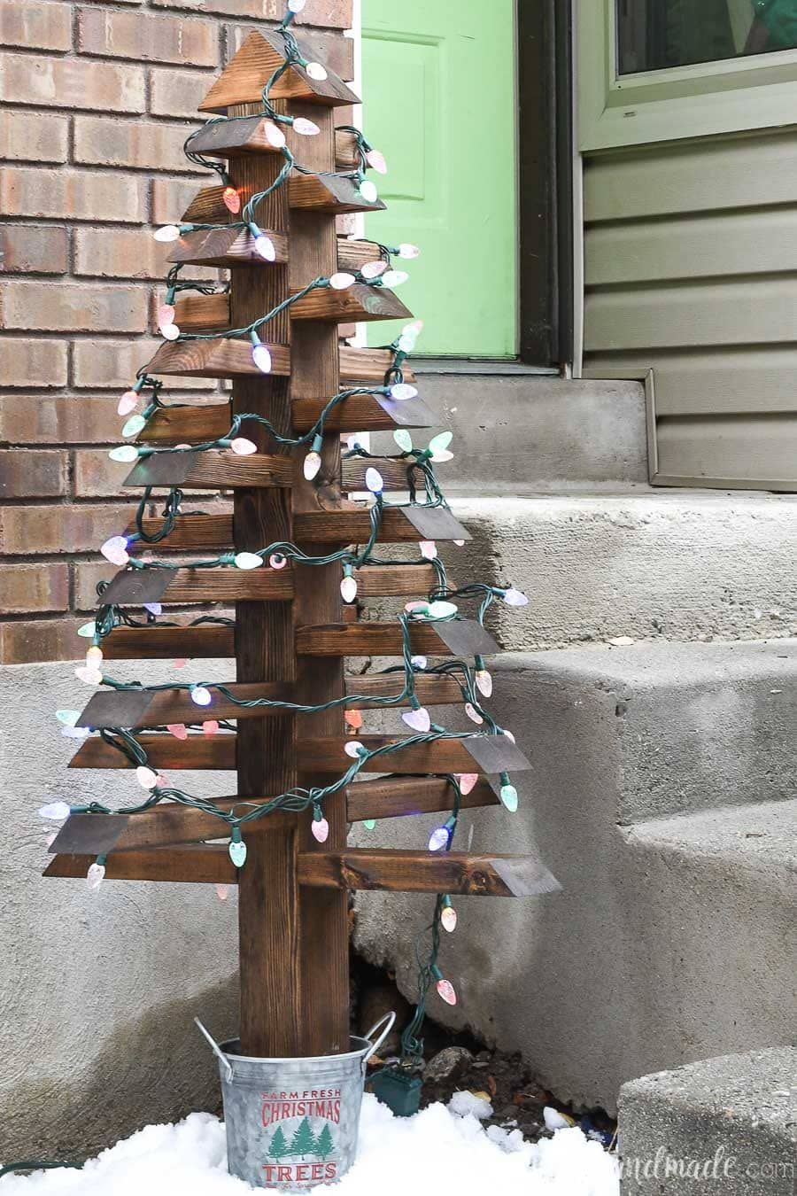 DIY Lighted Wooden Christmas Tree