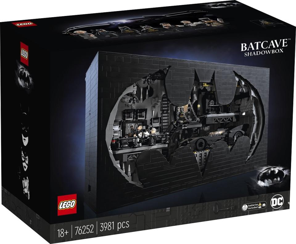 Batman Returns Batcave Shadow Box set closed side view.