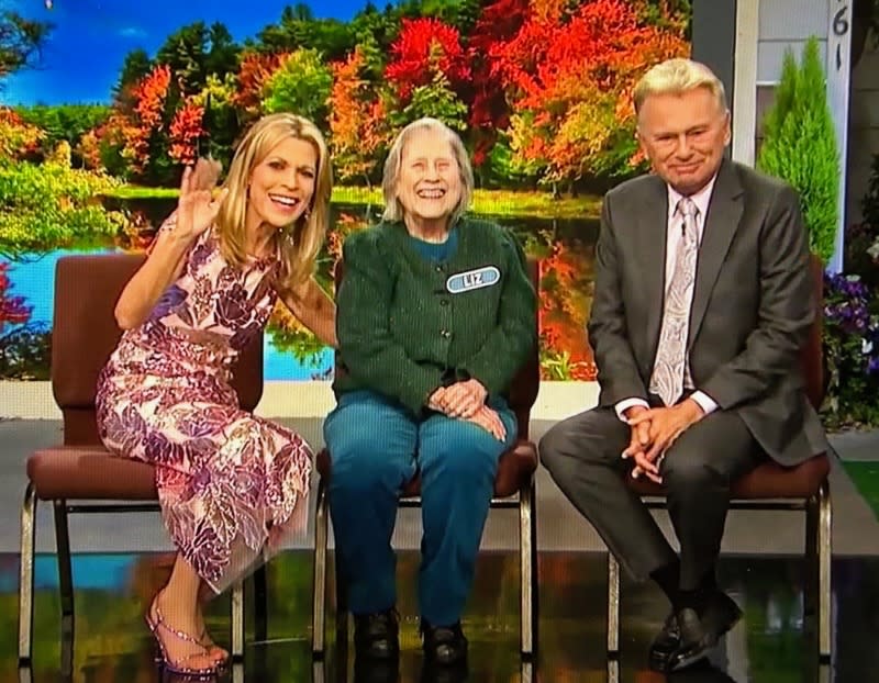 Vanna White and Pat Sajak flank 92-year-old contestant Liz Wright.