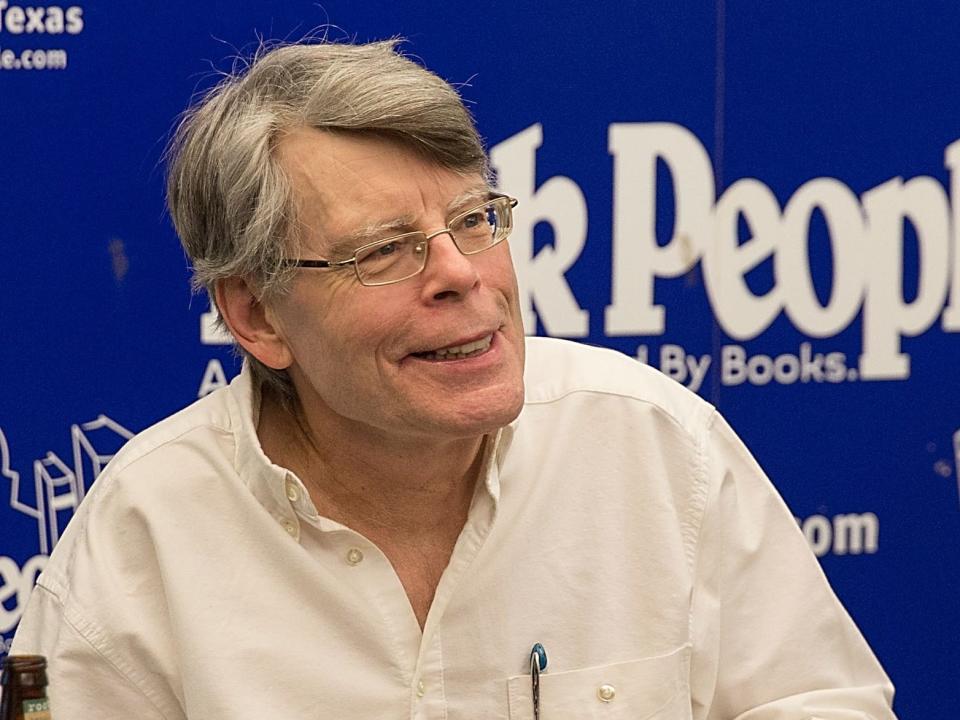 Stephen King signing books in 2014.