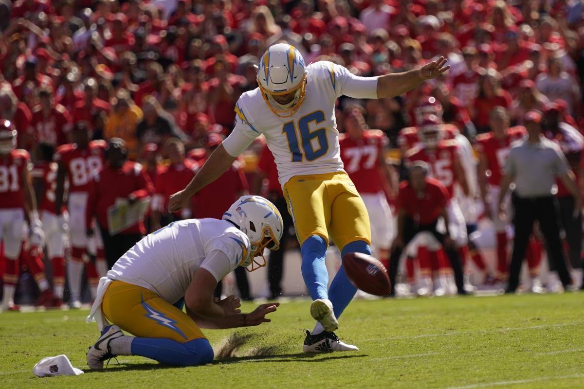 PHOTOS: Kansas City Chiefs fall short and end with a loss against Los  Angeles Chargers