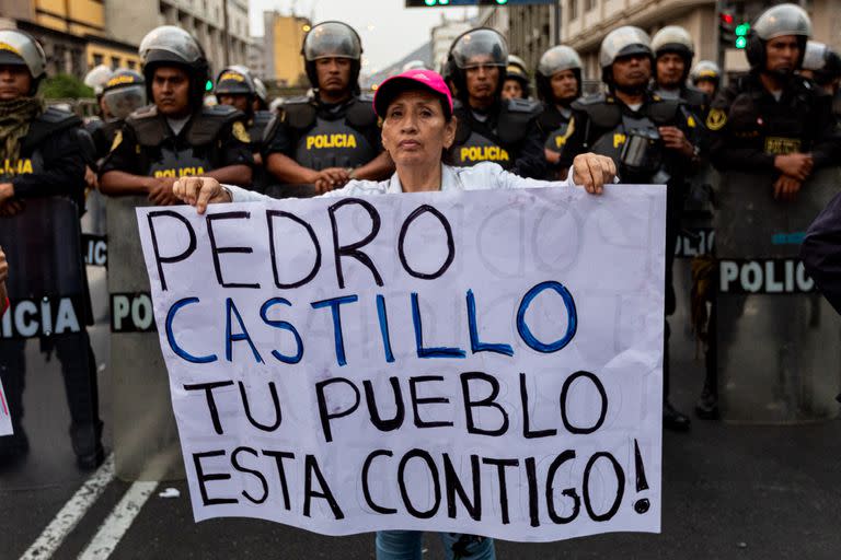 Simpatizantes de Castillo marchan en Lima