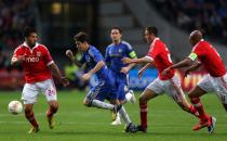 Chelsea's Emboaba Oscar (centre) in action against Benfica