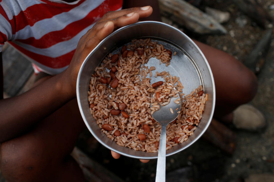 A girl holds her meal&nbsp;on&nbsp;Oct. 16, 2016.