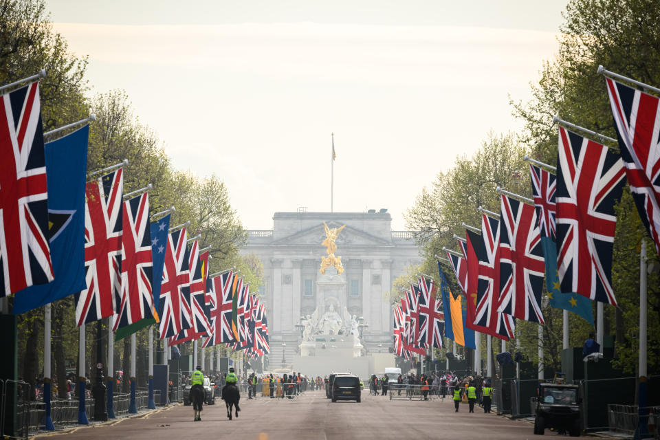 A general view along the Mall towards Buckingham Palace 