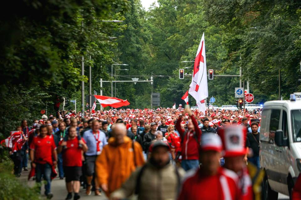 Einige Fans der österreichischen Mannschaft sorgen für einen Eklat (Bild: IMAGO/EHL Media)