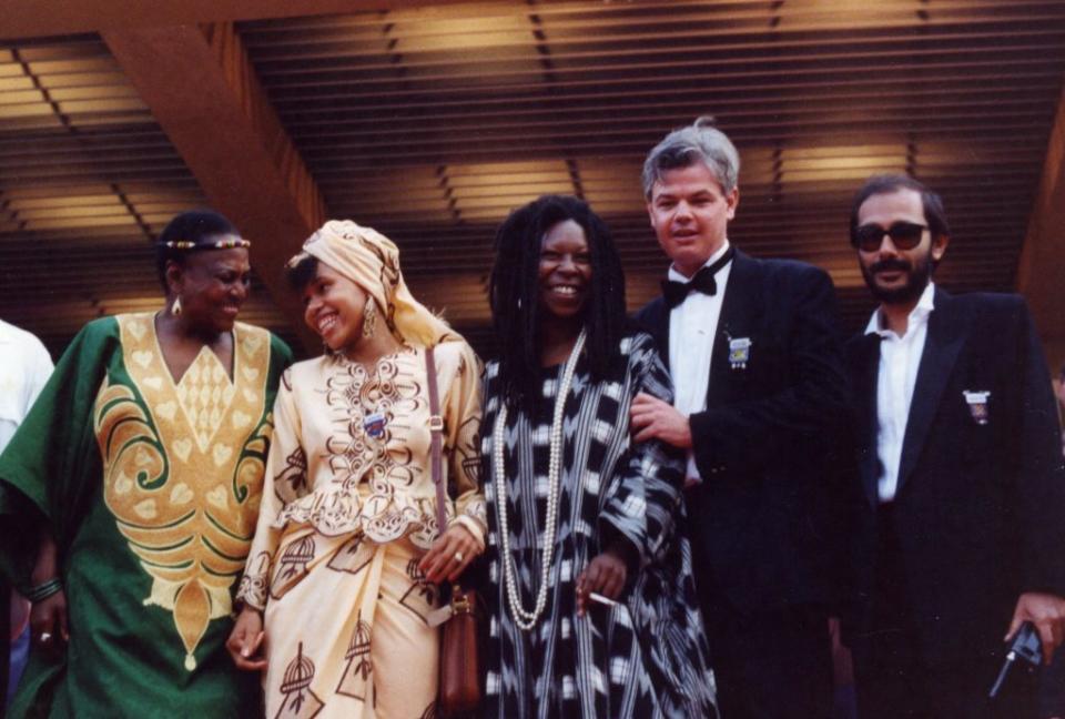 Miriam Makeba, Leleti Khumalo, Whoopi Goldberg, Darrell Roodt and Anant Singh at the 1992 premiere of ‘Sarafina!’