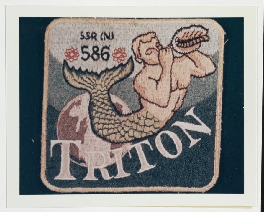 Insignia: USS TRITON (SSR(N)-586) (Naval History and Heritage Command)