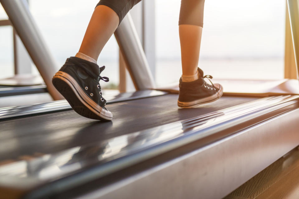 Experts say if kids express interest in going to the gym to work out, there are things parents should know. (Photo: Getty Creative)