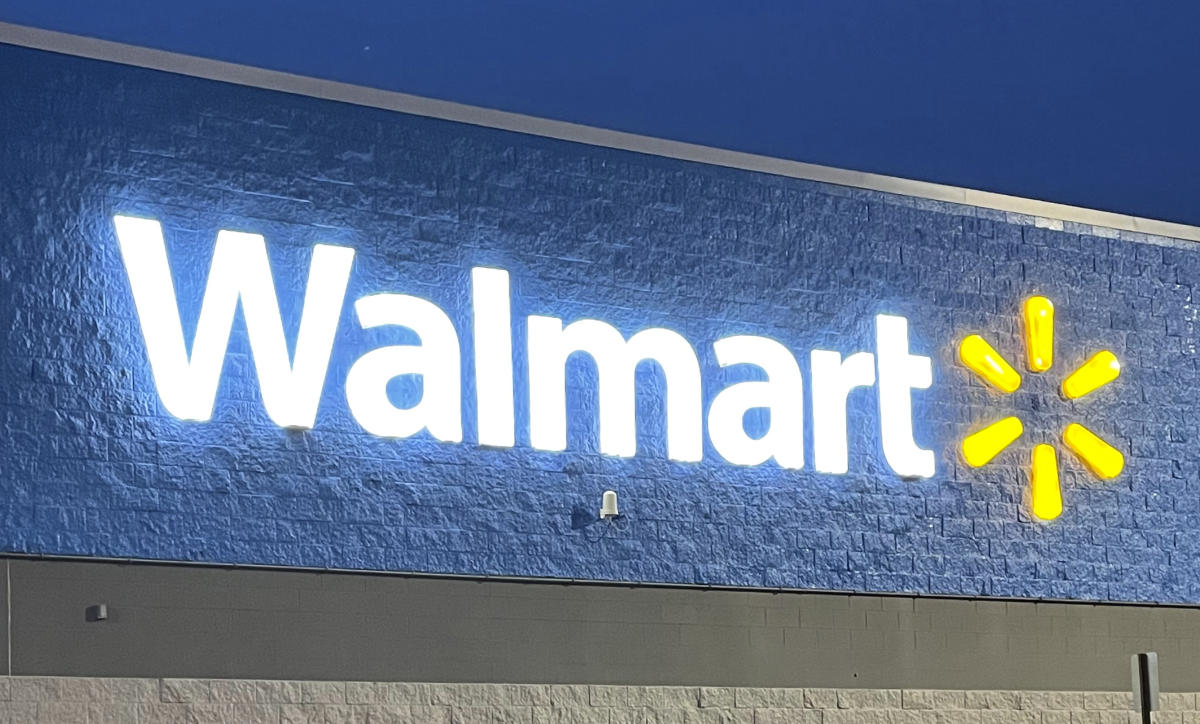 Walmart beats first quarter estimates, becomes more optimistic about the year