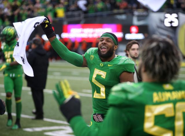 New York Giants select Oregon EDGE Kayvon Thibodeaux with the