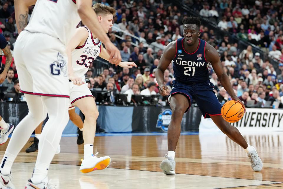 Connecticut forward Adama Sanogo dribbles against Gonzaga during the West Regional final of he NCAA men's tournament at T-Mobile Arena.