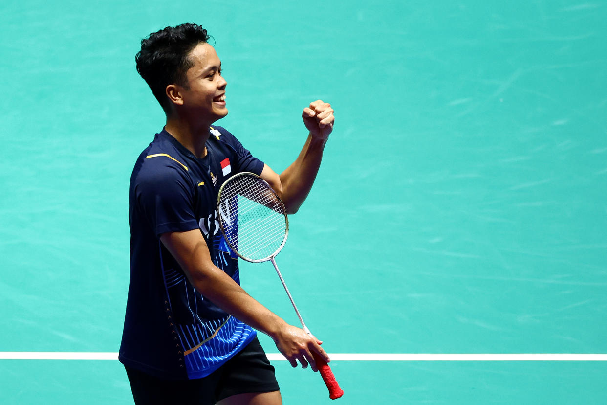 Indonesia shuttler Anthony Sinisuka Ginting celebrates retaining his men's singles title at the KFF Singapore Badminton Open. 