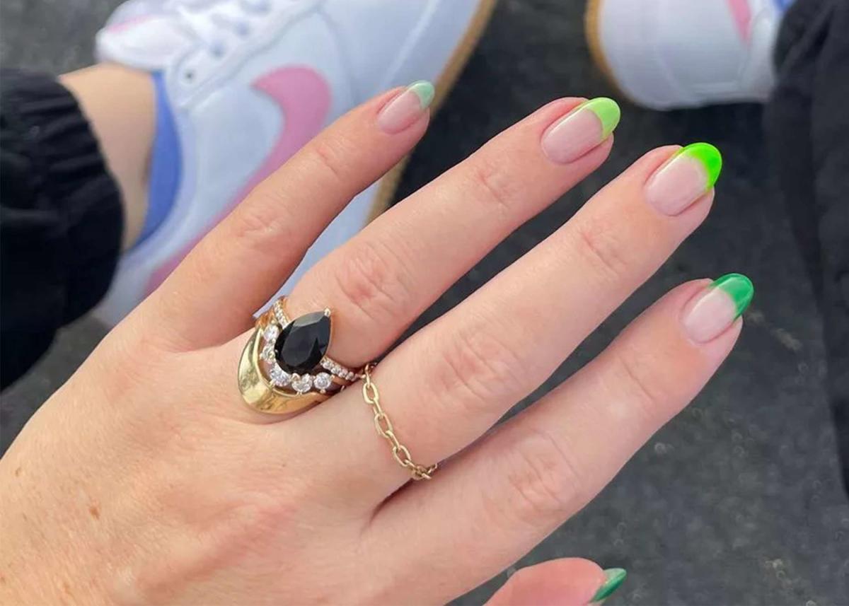 25 Chrome Nail Designs to Help You Shine Bright