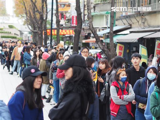  雖然選戰失利，但吳怡農的人氣仍相當旺盛，今日吸引大批粉絲力挺。（圖／記者陳政宇攝影）