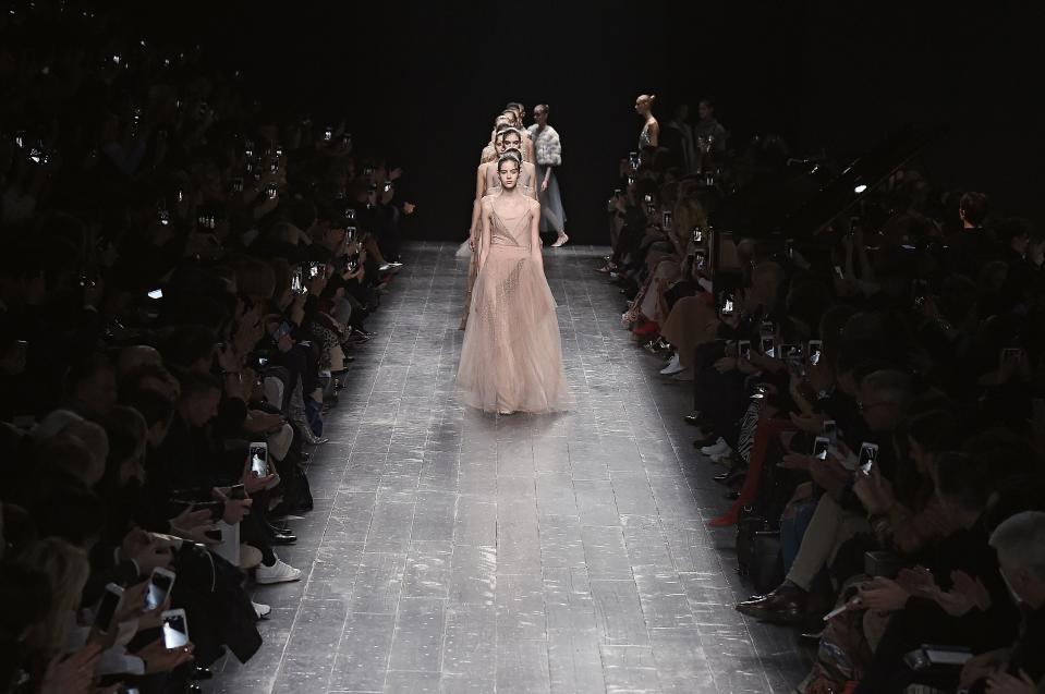 20 Stunning Dresses from Paris Fashion Week