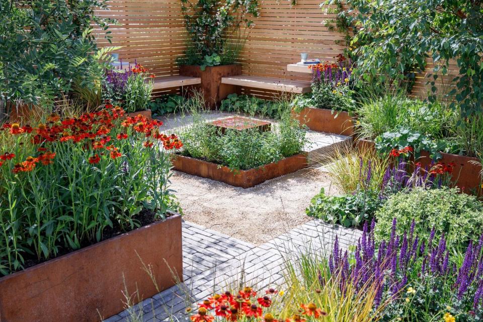 <p><strong>GET STARTED GARDEN<strong> | Awarded: Gold | Best Get Started Garden</strong></strong></p><p>Unifying the need to reconnect with nature and foster richer relationships with green spaces, this garden provides a sanctuary from work – a place to unwind, improve positive mental wellbeing, and become immersed in the nurturing of plants. <br></p><p>The planting palette is vibrant and diverse, deliberately restricted to eight herbaceous selections. It's punctuated with raised steel planters of varying heights, while multi-stem trees offer structure, form and interest for every season.</p>