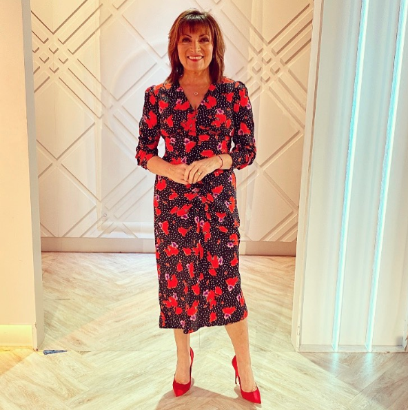 Lorraine shows us how to wear winter florals