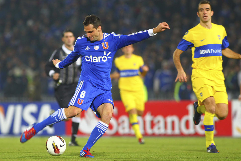 SANTIAGO, CHILE - JUNE 21:  Guillermo Marino, of Universidad de Chile,  kicks the ball during the second leg of the Libertadores Cup 2012 semifinals between Universidad de Chile and Boca Juniors at the National Stadium on June 21, 2012 in Santiago, Chile. (Photo by Max Montecinos/LatinContent via Getty Images) 