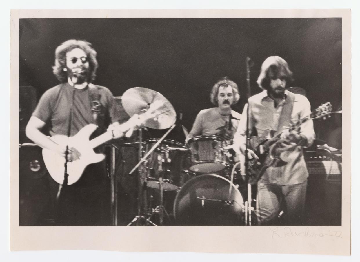 Grateful Dead concert at Cornell University, 1977. Copyrighted to Lawrence Reichman ’80, J.D. ’84, www.gdbartonhall1977.com