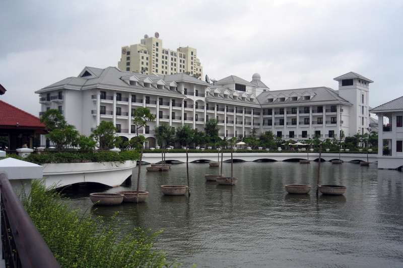 越南河內西湖洲際酒店（InterContinental Hanoi Westlake）（missbossy@Wikipedia / CC BY 2.0）