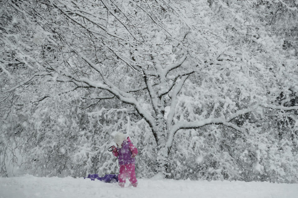 <p>A young girl plays in the snow during a winter storm on March 7, 2018, in Marple Township, Pa. (Photo: Matt Slocum/AP) </p>