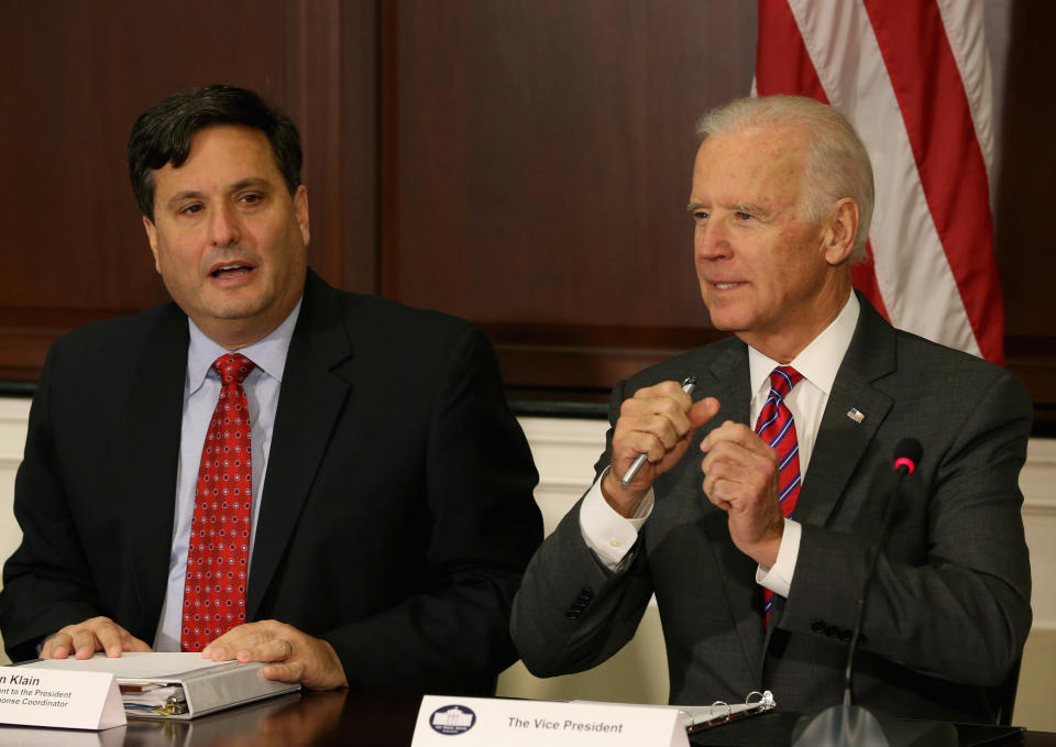 Ron Klain junto a Biden en una imagen de 2014. (Photo by Mark Wilson/Getty Images)