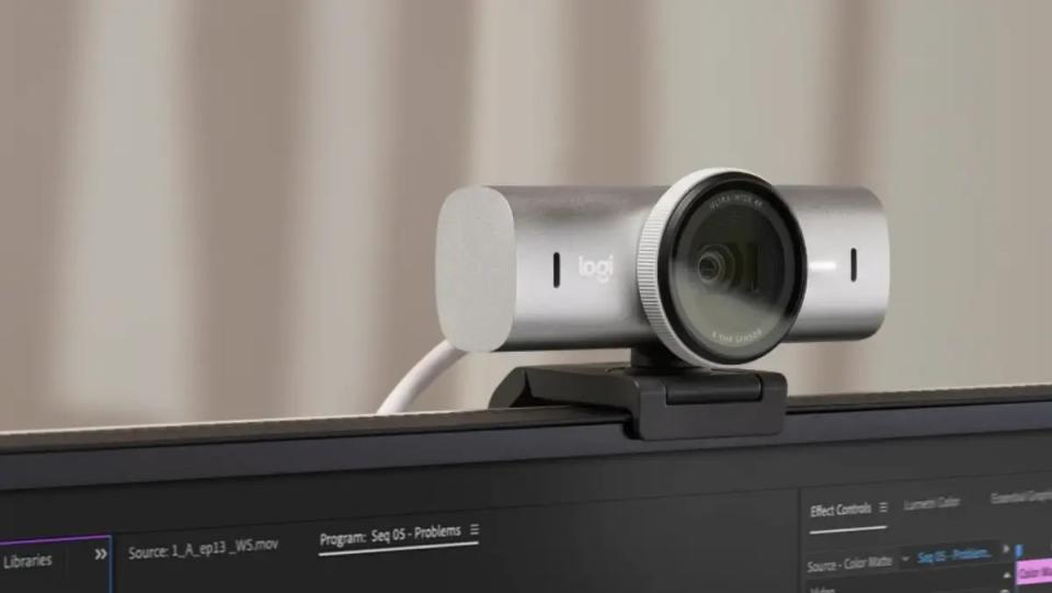 羅技新款MX Brio網路攝影機更具金屬質感，可更方便拍攝桌面操作情形