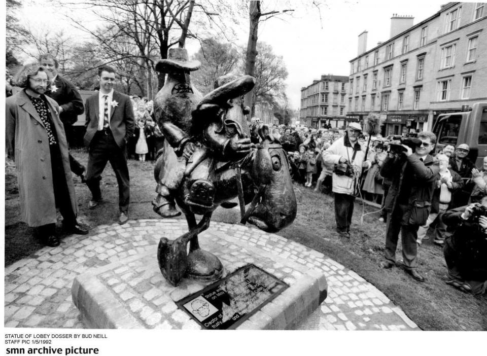 Glasgow Times: Lobey Dosser statue 1992