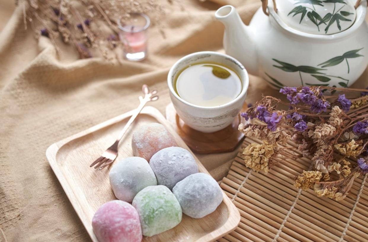 daifuku mochi with green tea