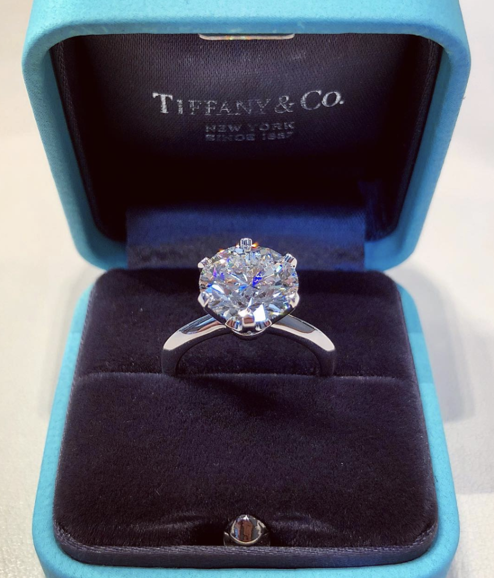 The real deal: an authentic Tiffany & Co. engagement ring in the brand's iconic blue box. Photo: Instagram/insidedabluebox.