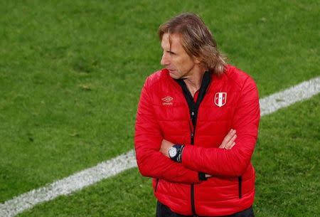 Soccer Football - World Cup - Group C - France vs Peru - Ekaterinburg Arena, Yekaterinburg, Russia - June 21, 2018 Peru coach Ricardo Gareca during the match REUTERS/Andrew Couldridge