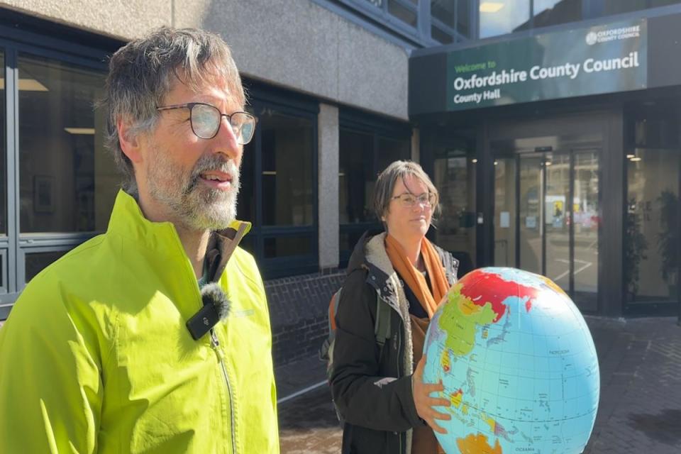 Andrew Finney of Fossil Free Oxfordshire on divestment day, at county hall. Credit: Zoe Broughton <i>(Image: Zoe Broughton)</i>