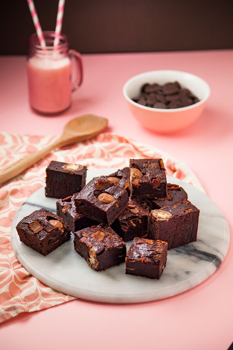 <p>Brunch brownies?! The saltiness of the bacon and the sugary sweet Creme Egg makes for the perfect chocolate brownie combination.</p><p><strong>Recipe: <a href="https://www.goodhousekeeping.com/uk/food/recipes/a26585958/bacon-creme-egg-brownies/" rel="nofollow noopener" target="_blank" data-ylk="slk:Bacon and creme egg chocolate brownies" class="link ">Bacon and creme egg chocolate brownies</a></strong></p>